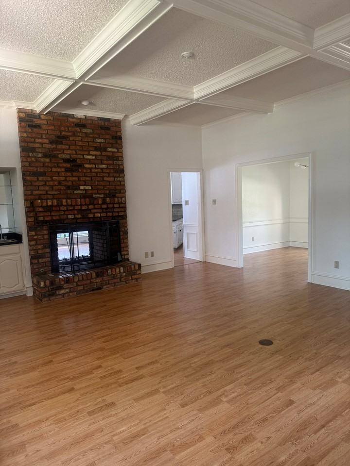 1401 Covington Dr - Photo 5 of 8
