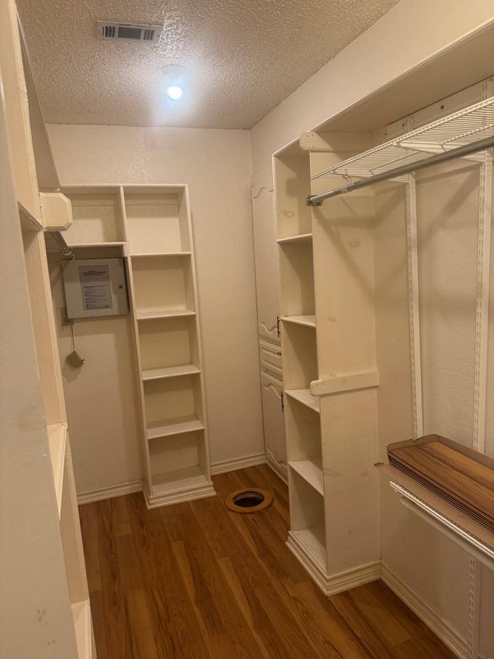 1401 Covington Dr - Photo 6 of 8