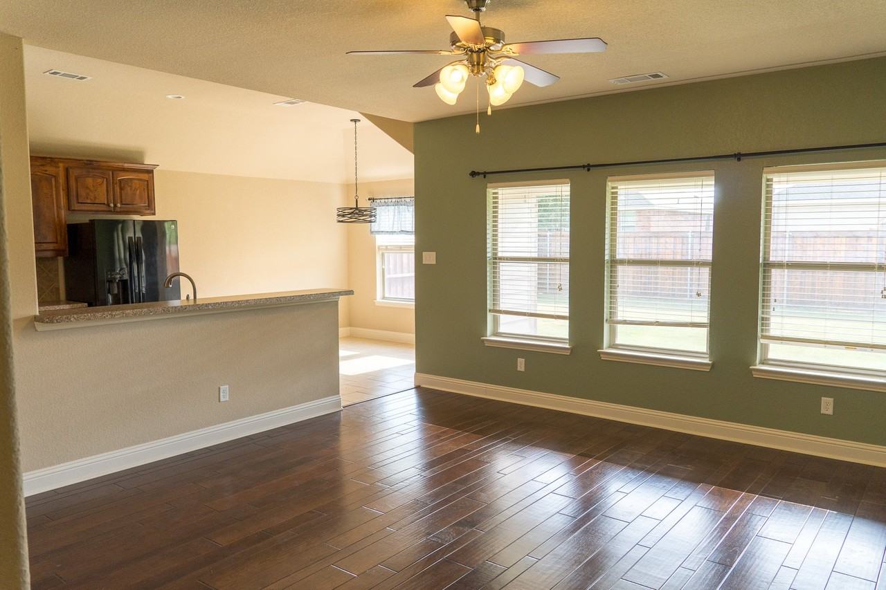 107 Buckingham Dr - Photo 2 of 20