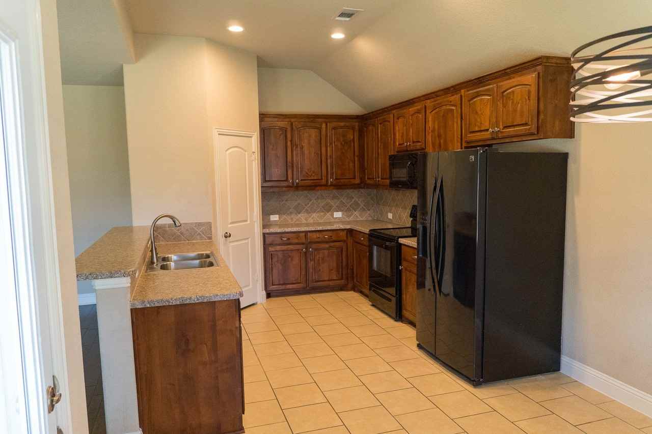 107 Buckingham Dr - Photo 4 of 20