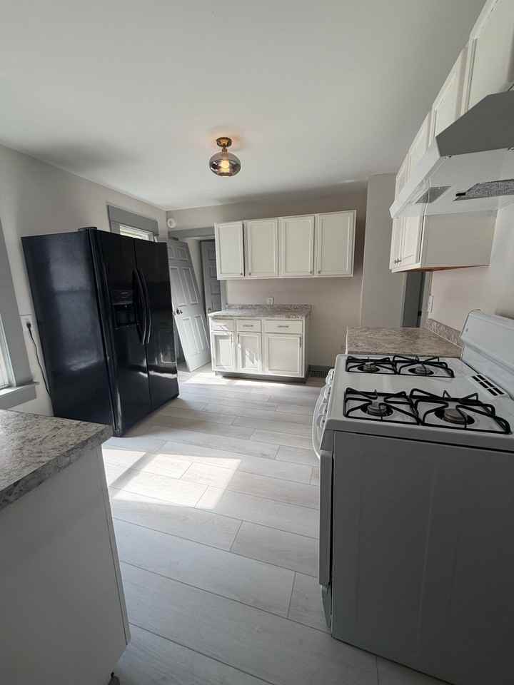952 Logan St Se - Photo 3 of 10