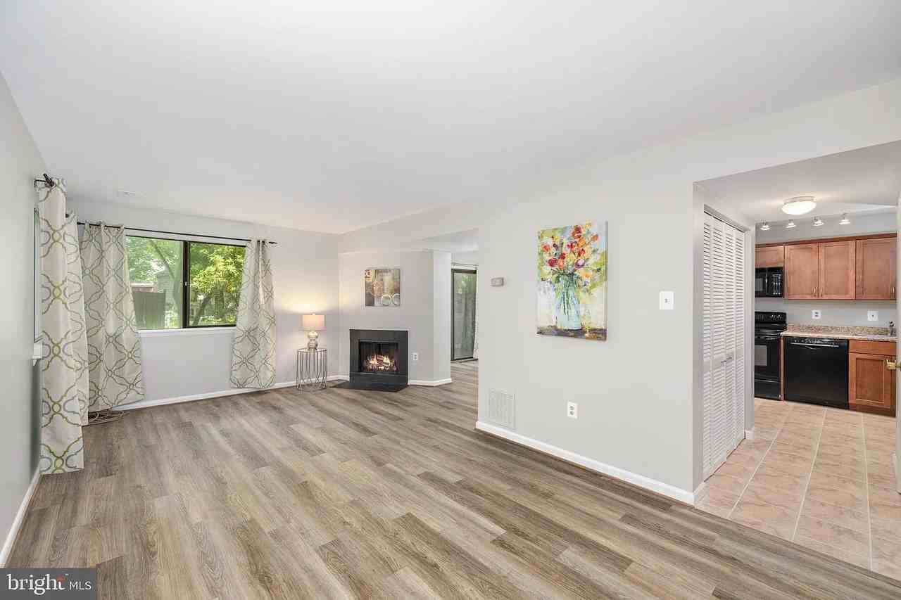 10673 Spring Oak Ct - Photo 2 of 20