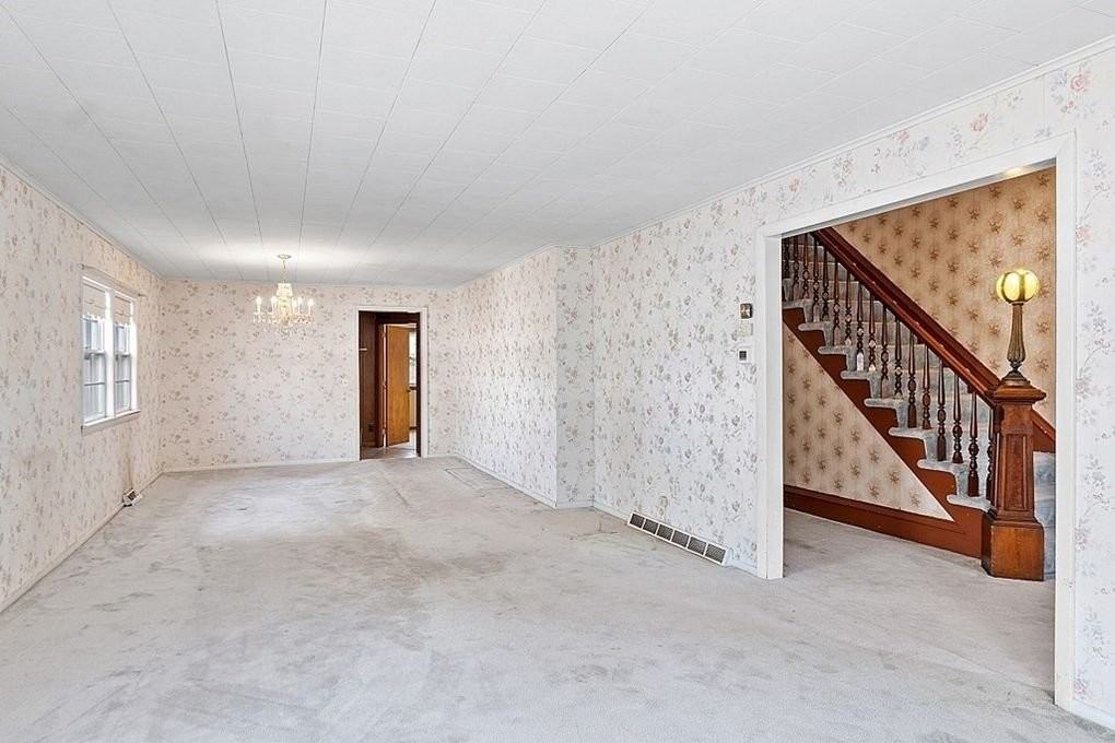 64 Arlington St - Photo 5 of 8