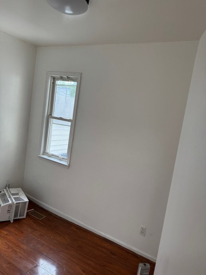 2354 Poland St - Photo 3 of 7