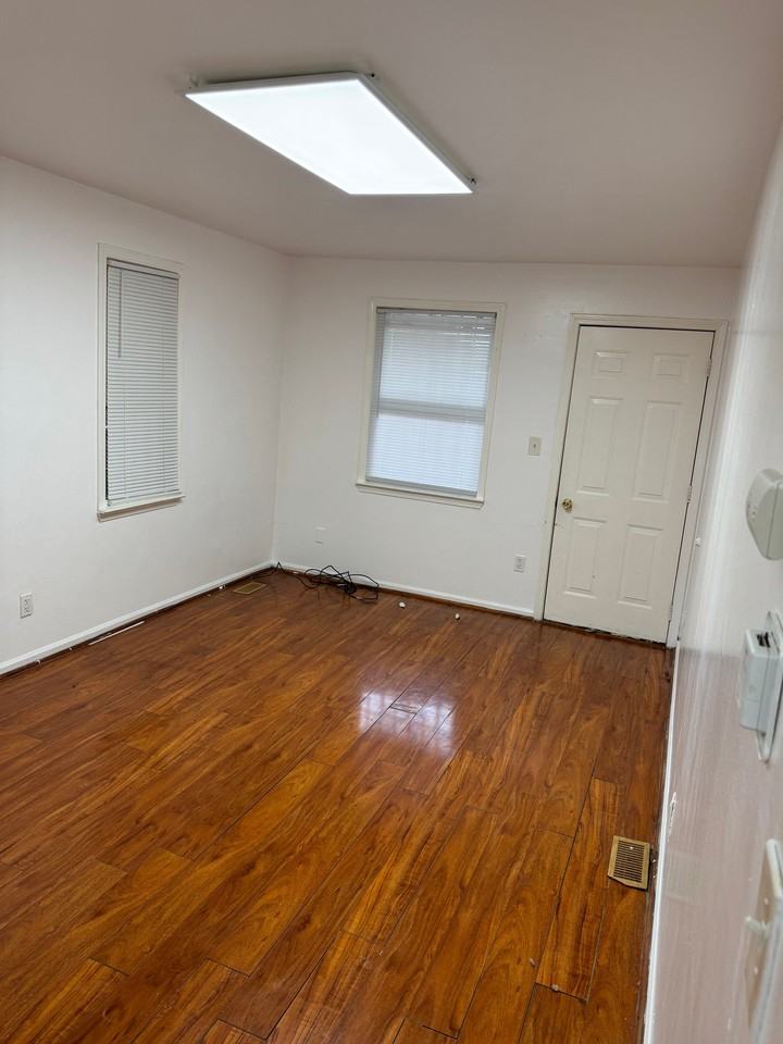 2354 Poland St - Photo 4 of 7