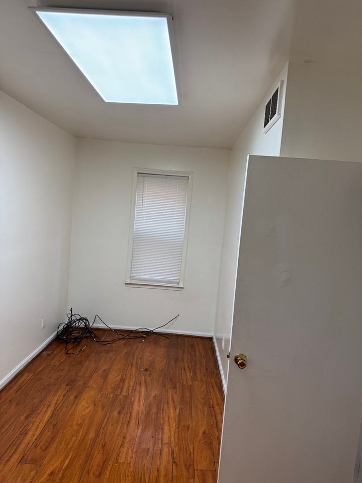 2354 Poland St - Photo 6 of 7