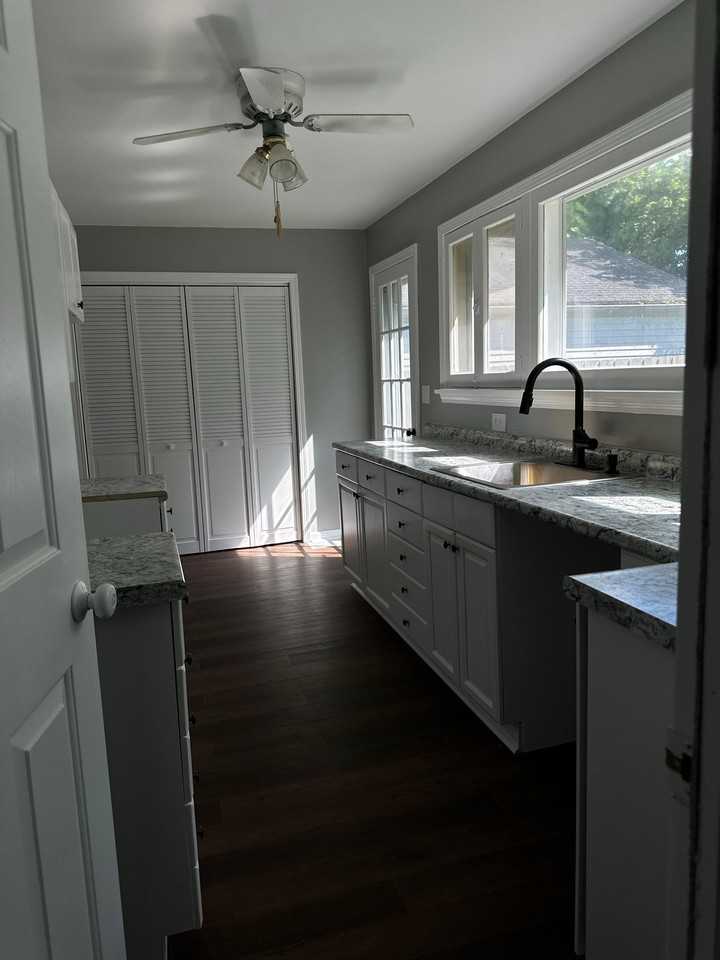 472 Lamson Ave - Photo 4 of 16