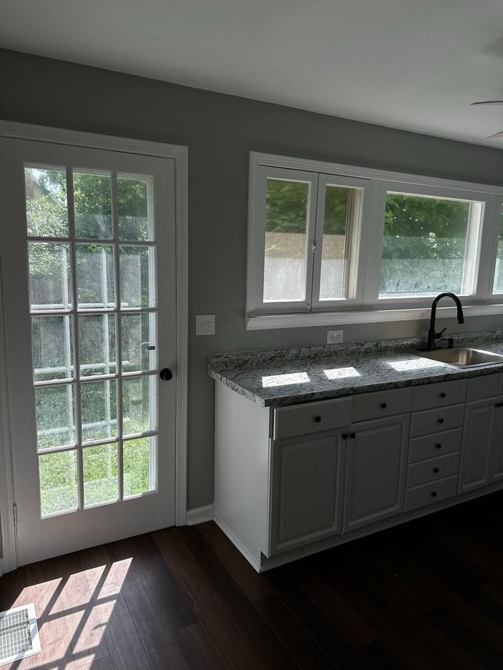 472 Lamson Ave - Photo 5 of 16
