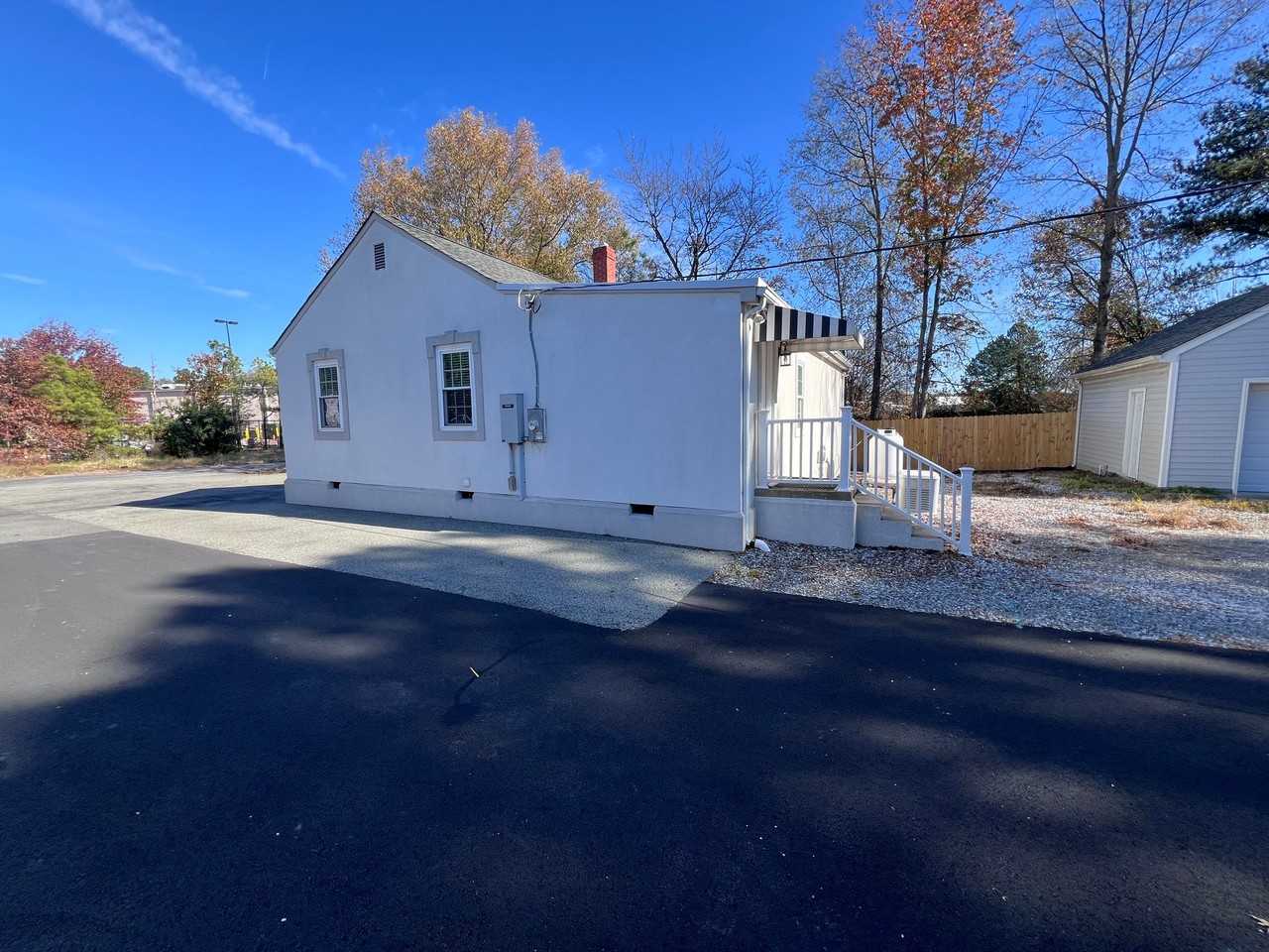 6323 Mallory Dr - Photo 2 of 15