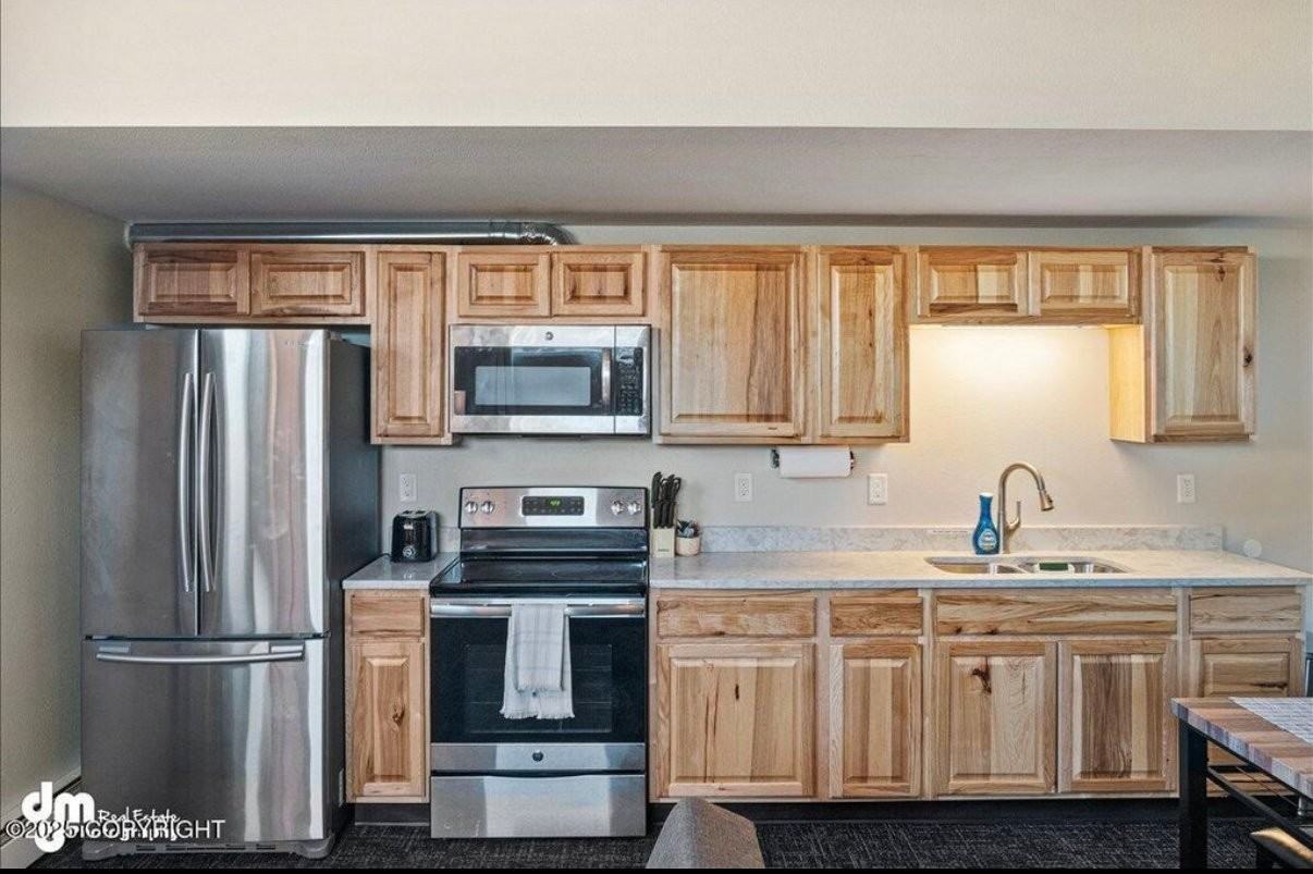 523 E 12th Ave - Photo 3 of 14