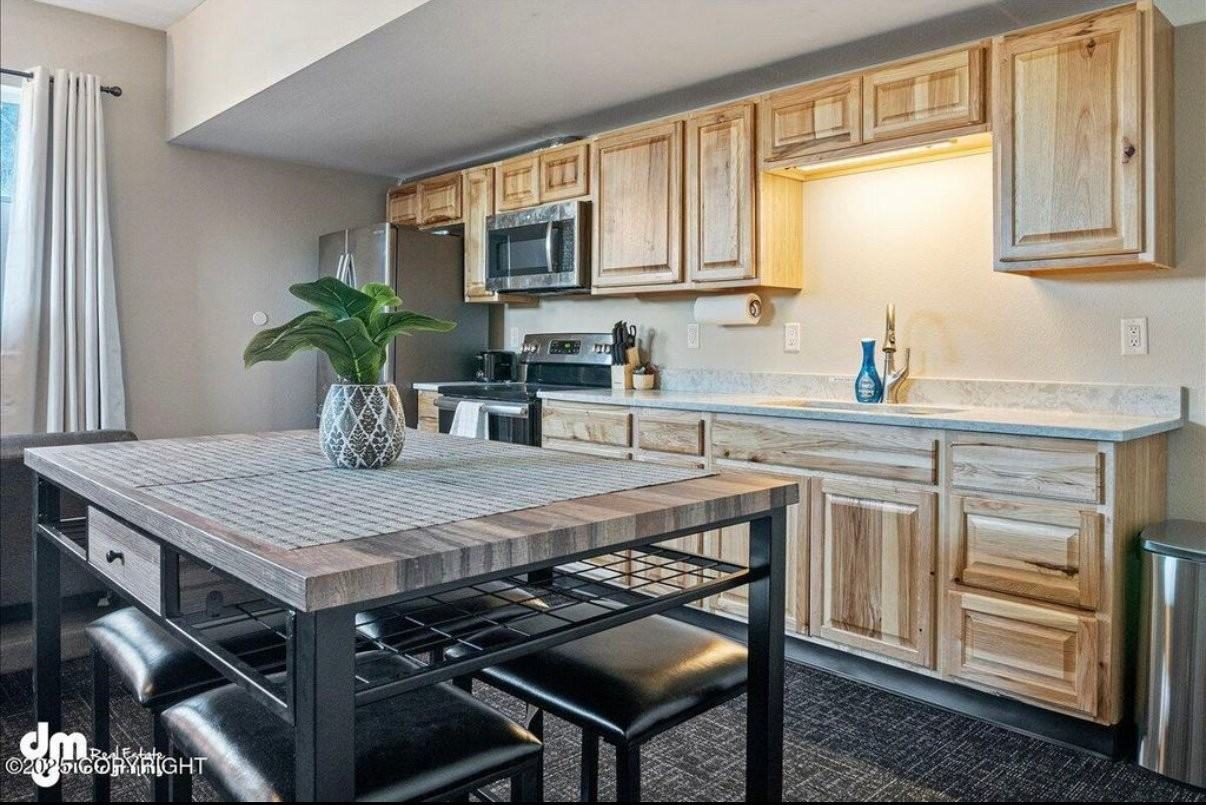523 E 12th Ave - Photo 5 of 14