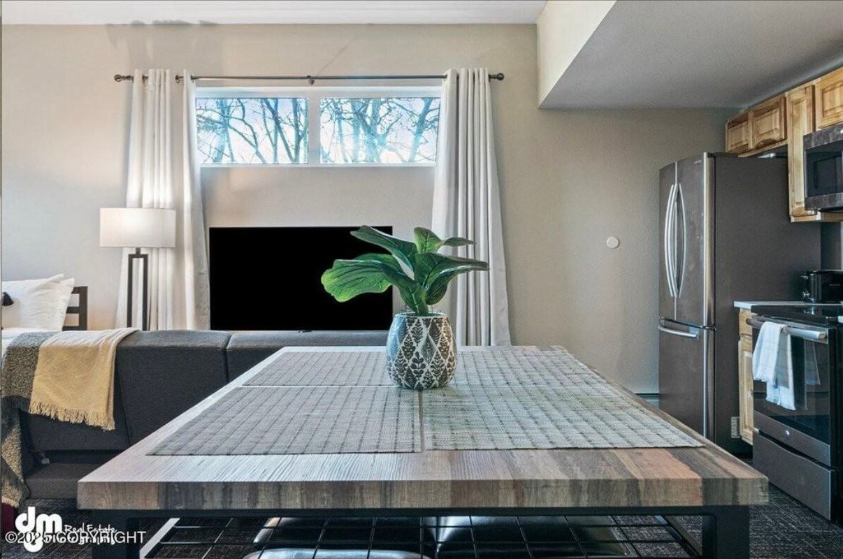523 E 12th Ave - Photo 6 of 14