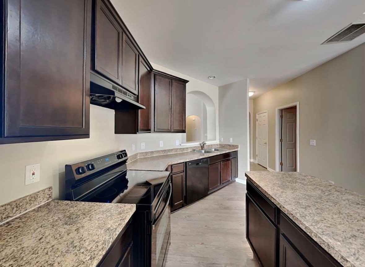 467 Greyhawk Way - Photo 2 of 5