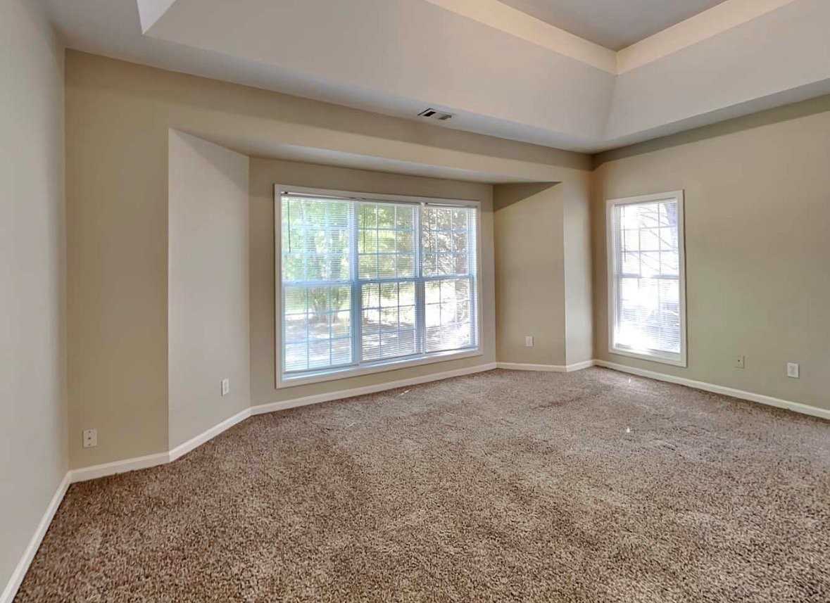 467 Greyhawk Way - Photo 4 of 5