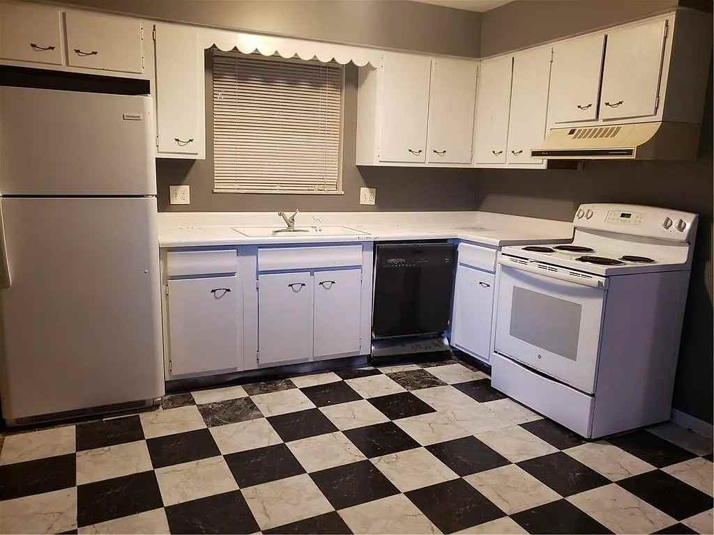1702 N Graham Ave #1702 - Photo 4 of 8