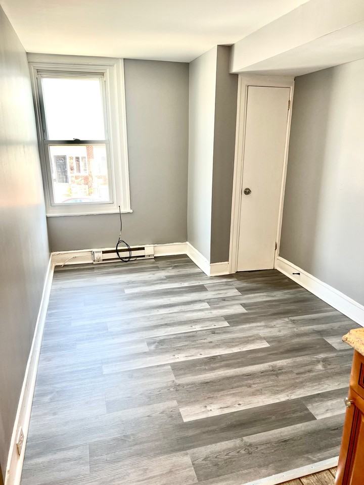 904 E Tioga St #2 - Photo 4 of 12
