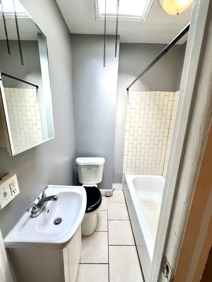 904 E Tioga St #2 - Photo 7 of 12
