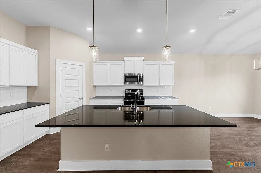 920 Campbellton Dr - Photo 4 of 18