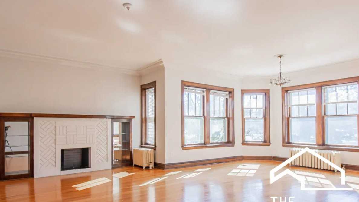 2744 W Logan Blvd #3 - Photo 3 of 5