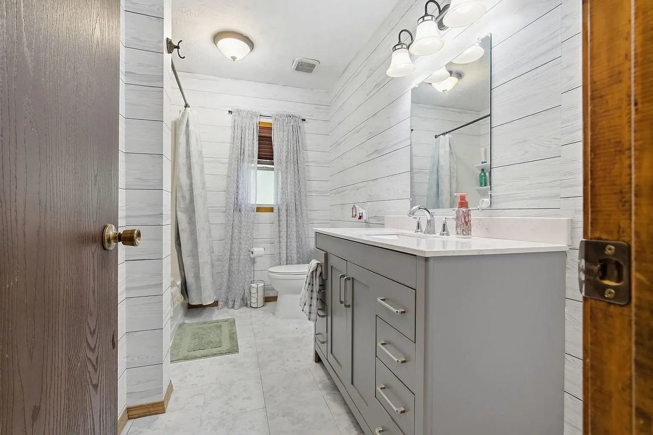 705 Eastview Dr - Photo 6 of 20