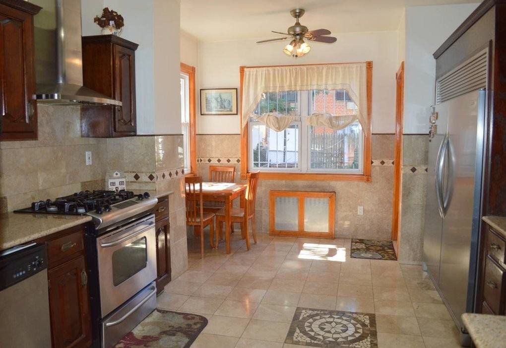 4246 78th St - Photo 4 of 11