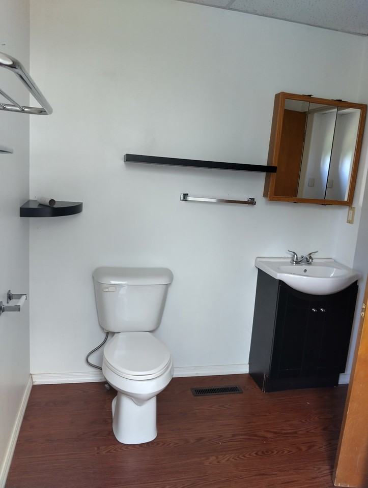 616 E Grand Ave #DOWN - Photo 5 of 8