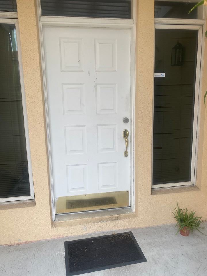 9678 Royal Palm Blvd - Photo 7 of 20