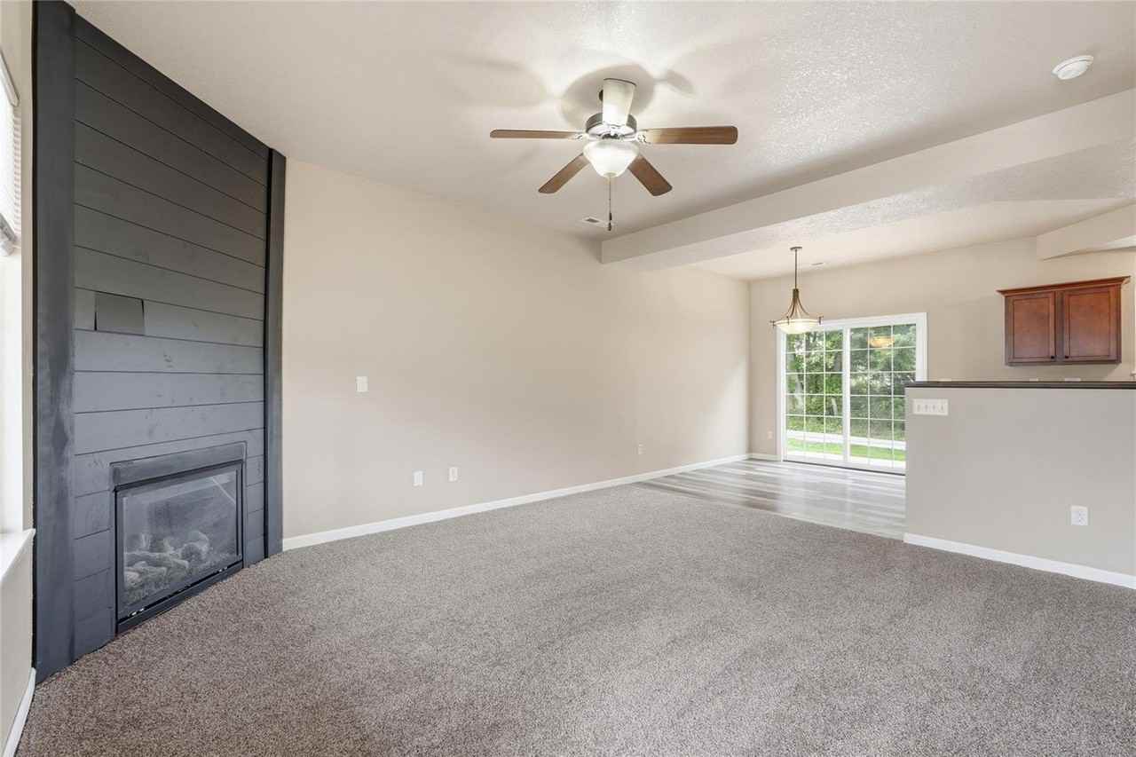 1694 Burr Dr - Photo 5 of 18
