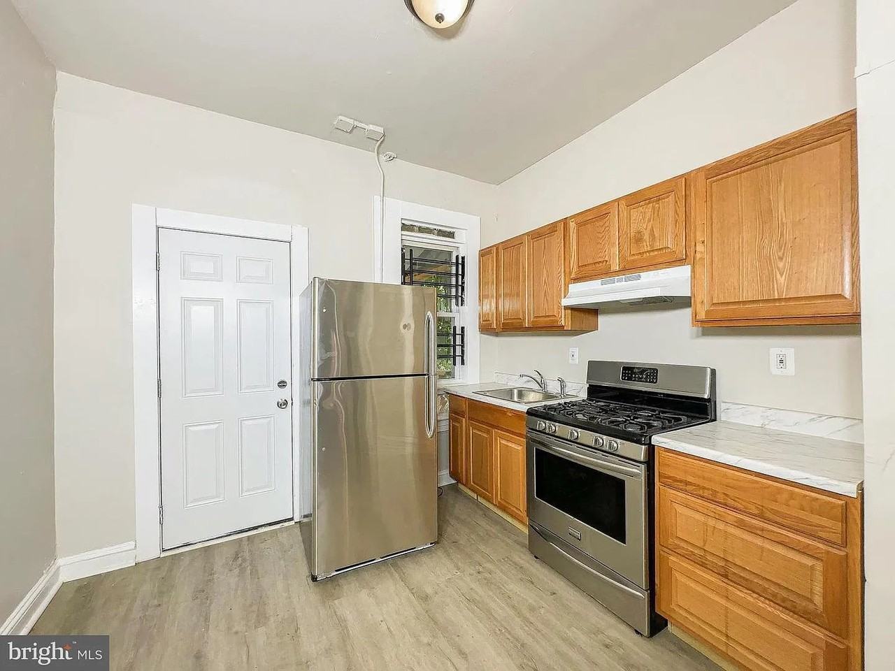 3010 Grayson St - Photo 2 of 9