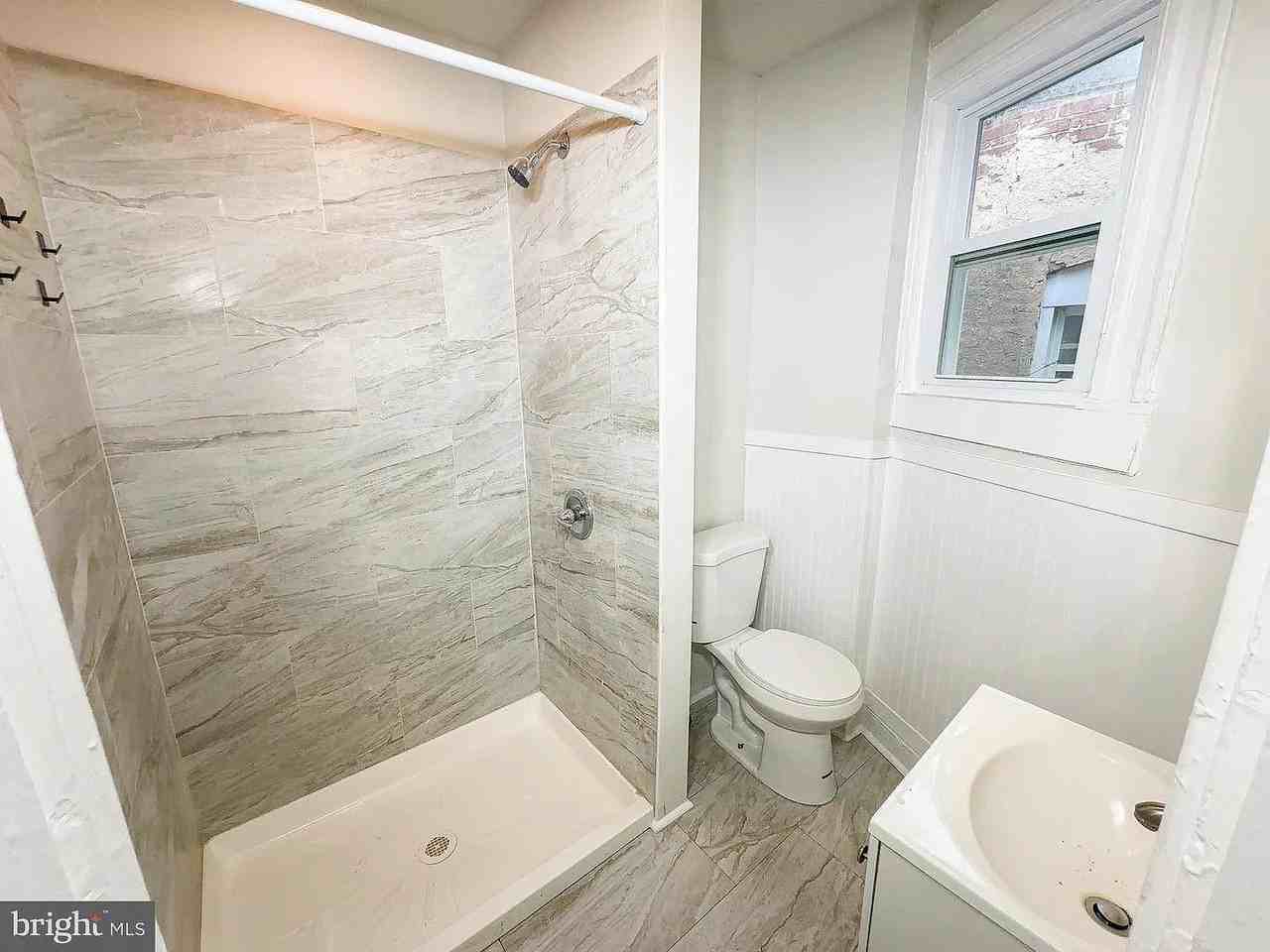 3010 Grayson St - Photo 5 of 9