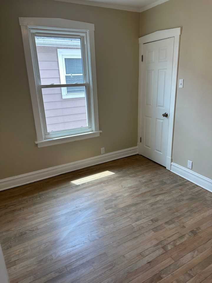 5204 N Ludlam Ave #2 - Photo 7 of 13