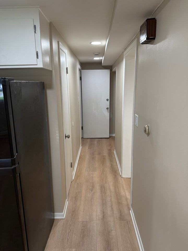 5913 W Addison St #1 - Photo 4 of 8
