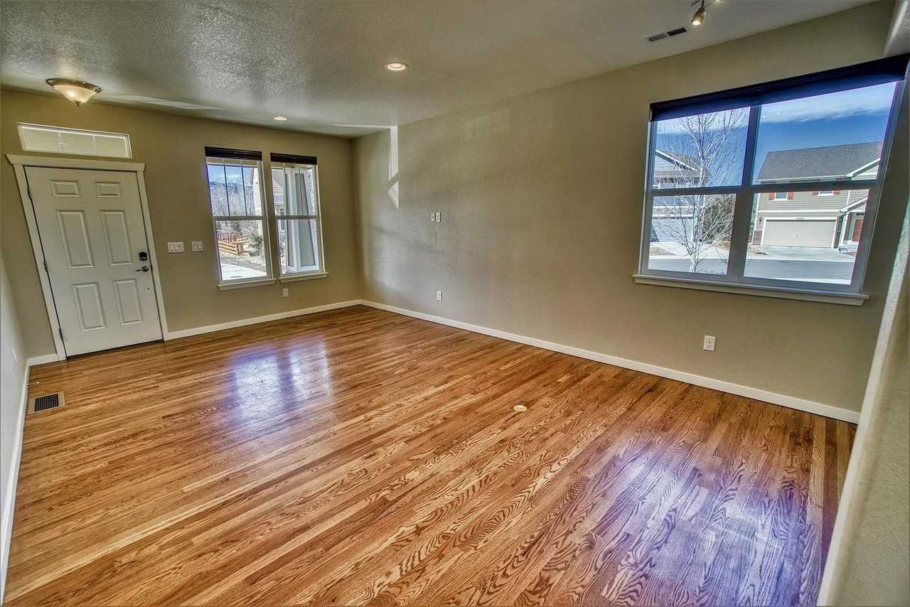 5796 Dunraven St - Photo 4 of 20