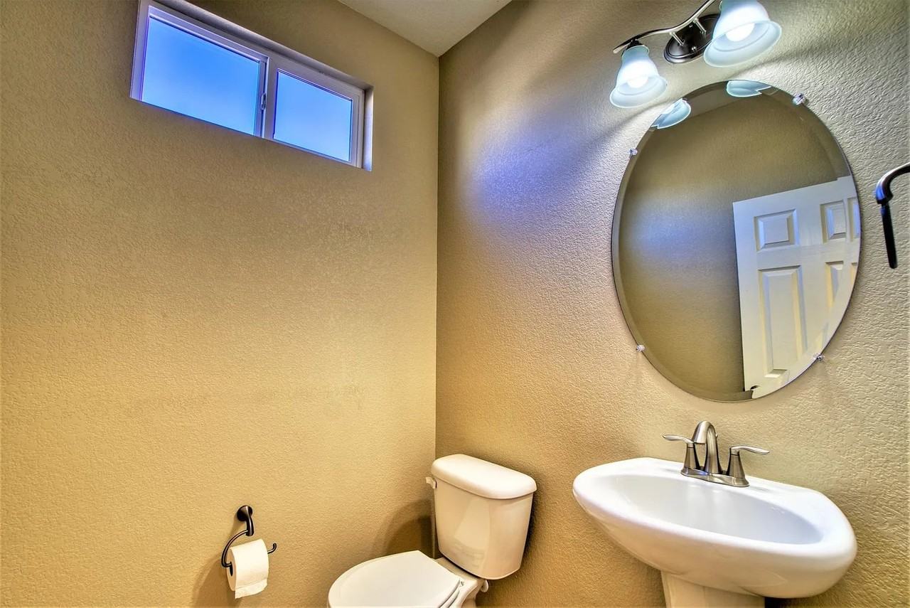 5796 Dunraven St - Photo 5 of 20