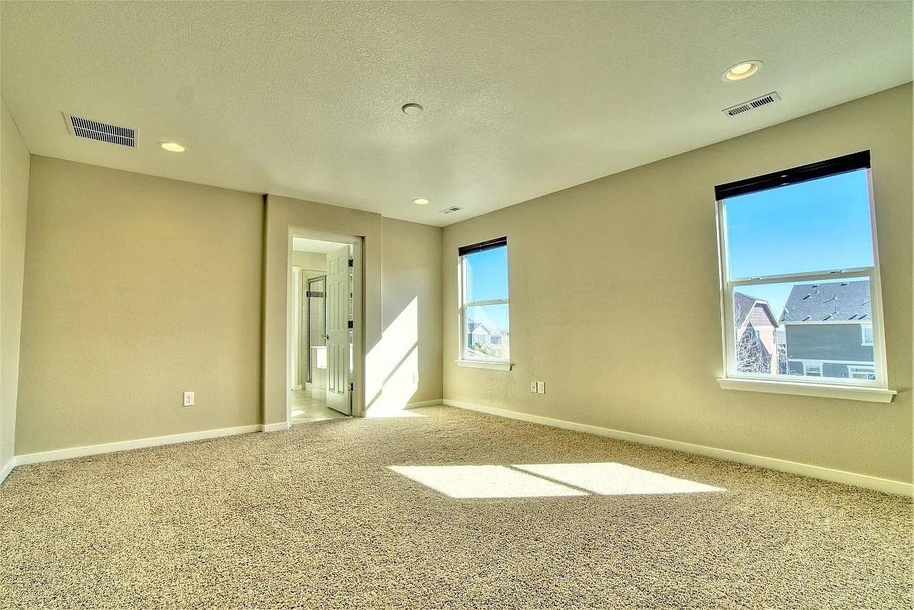 5796 Dunraven St - Photo 6 of 20