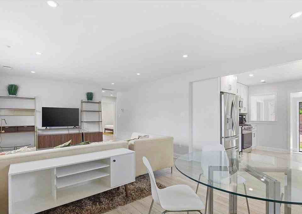 3823 Duke St - Photo 2 of 15