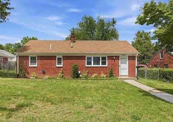 3823 Duke St - Photo 3 of 15