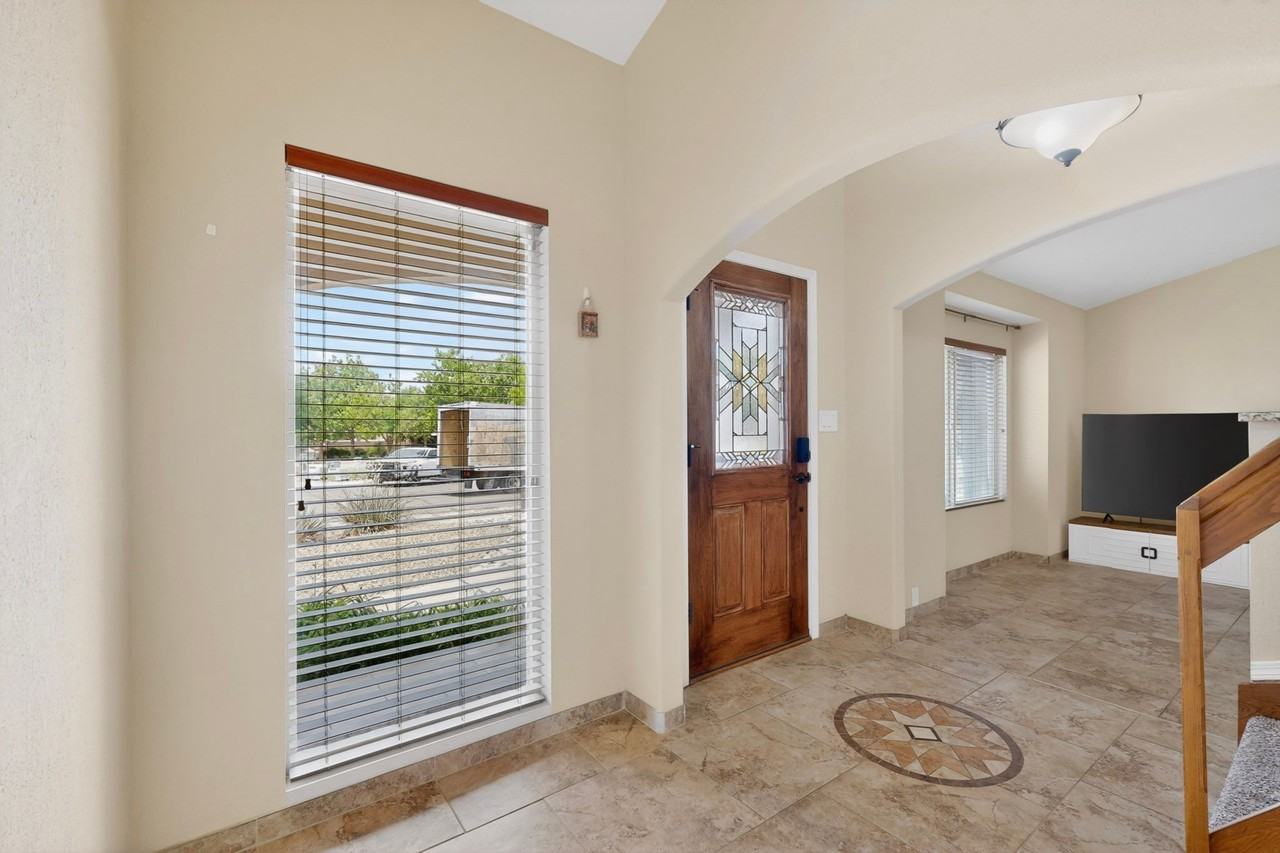 5612 Chelwood Park Blvd Ne - Photo 2 of 20