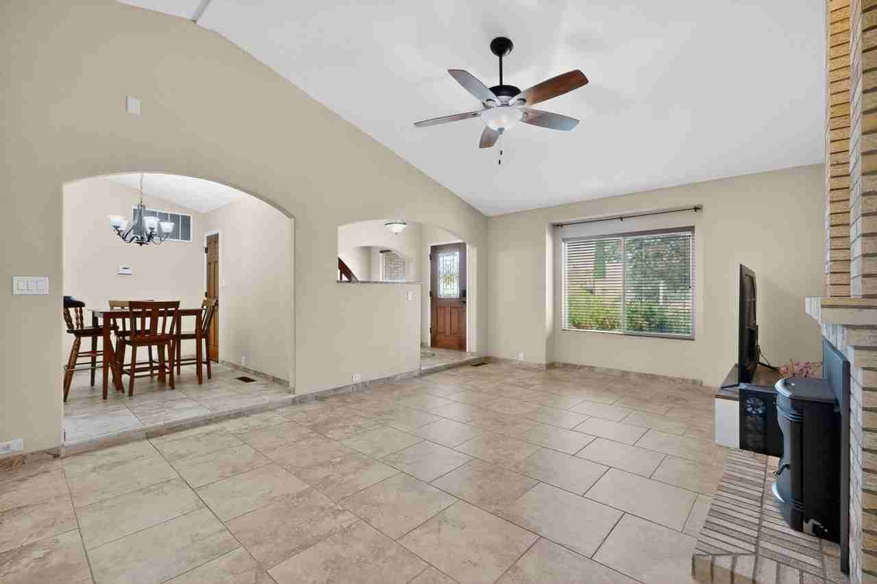 5612 Chelwood Park Blvd Ne - Photo 3 of 20