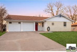featured image of 211 E Hogan Dr