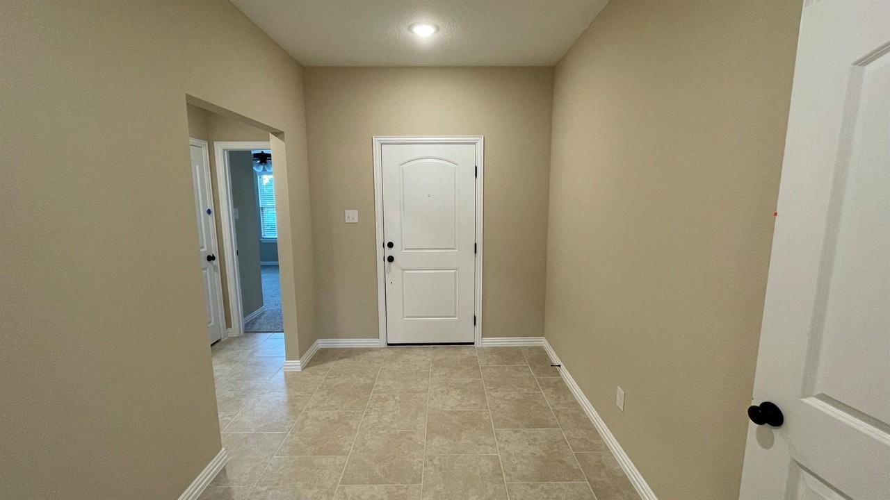 112 Canales Cir #NA - Photo 3 of 19
