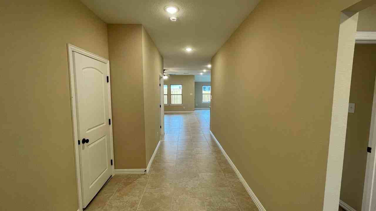 112 Canales Cir #NA - Photo 4 of 19