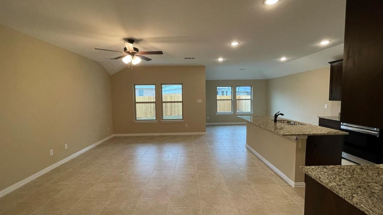 112 Canales Cir #NA - Photo 5 of 19