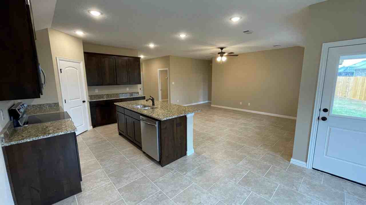 112 Canales Cir #NA - Photo 6 of 19