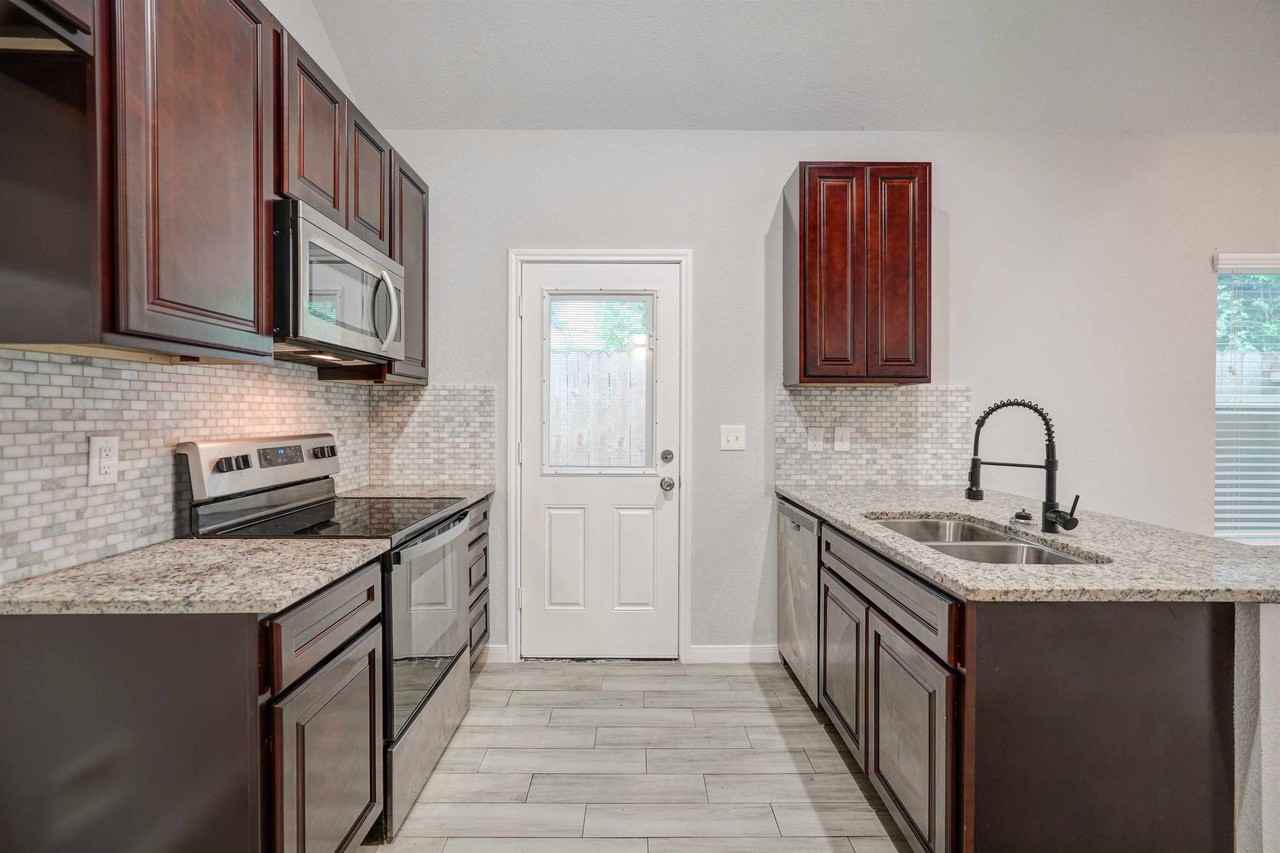 16926 Kempwood #NA - Photo 2 of 18