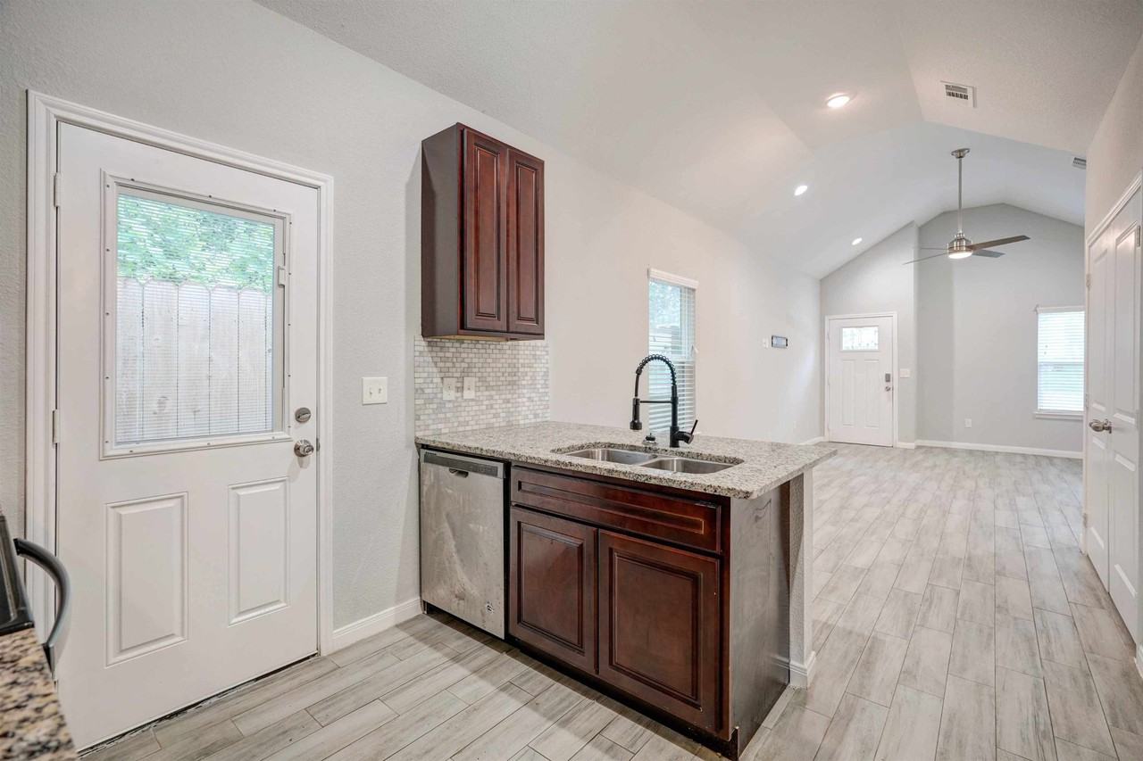16926 Kempwood #NA - Photo 6 of 18