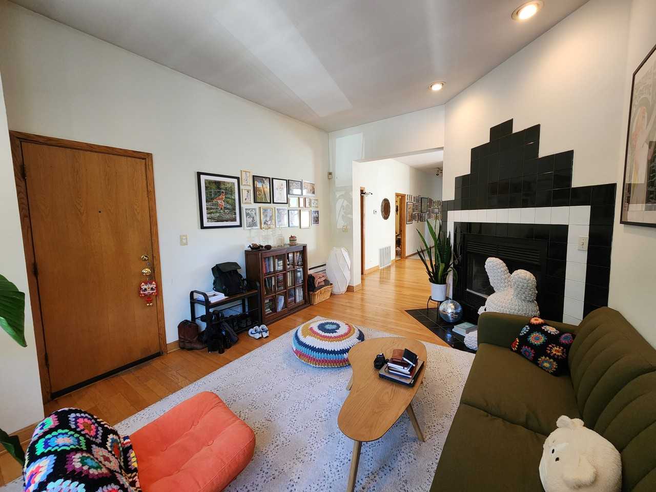 1241 N Wolcott Ave #1 - Photo 3 of 19