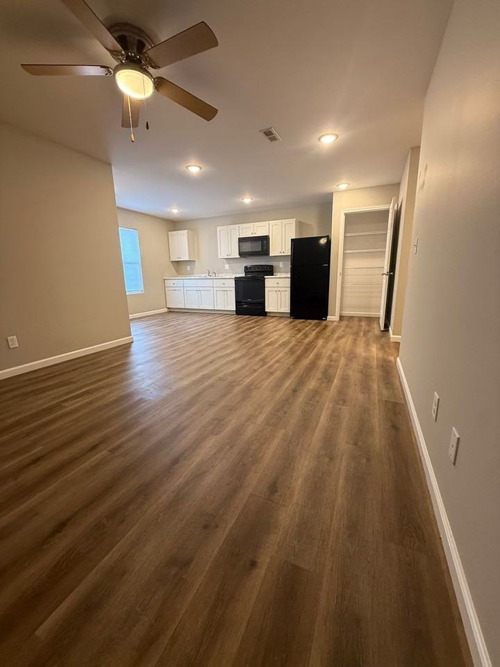142 Cane Creek Ln #204 - Photo 2 of 6