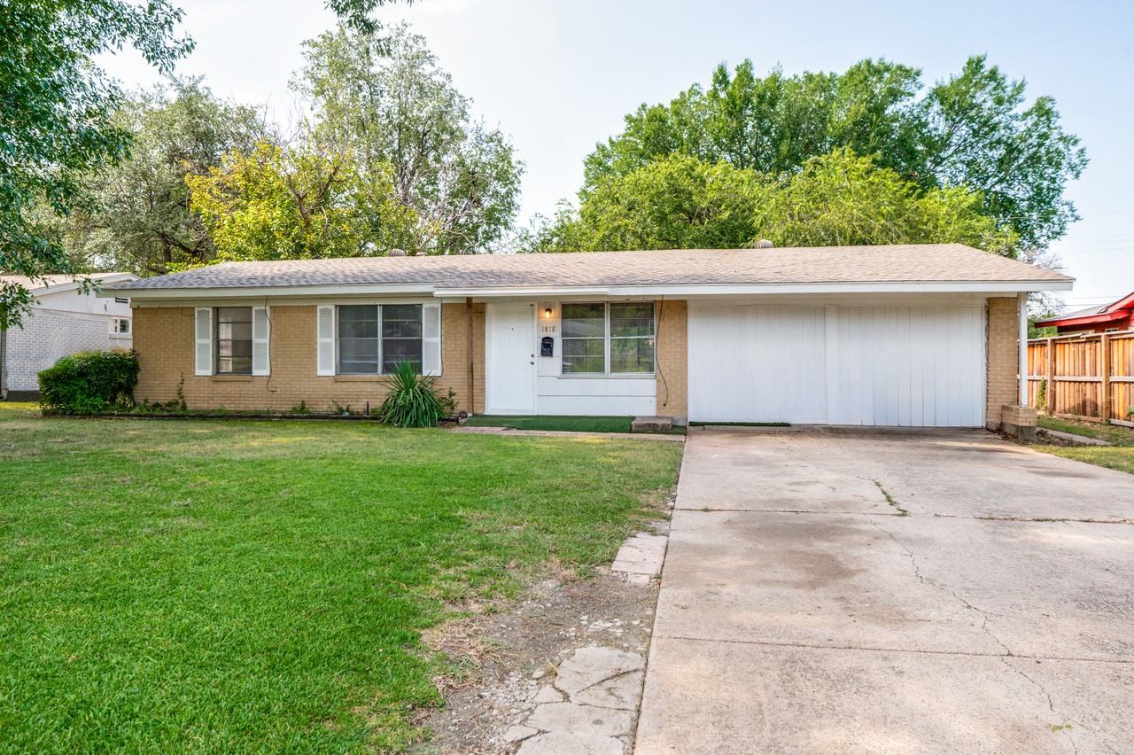 1818 Highland Drive - Photo 2 of 26