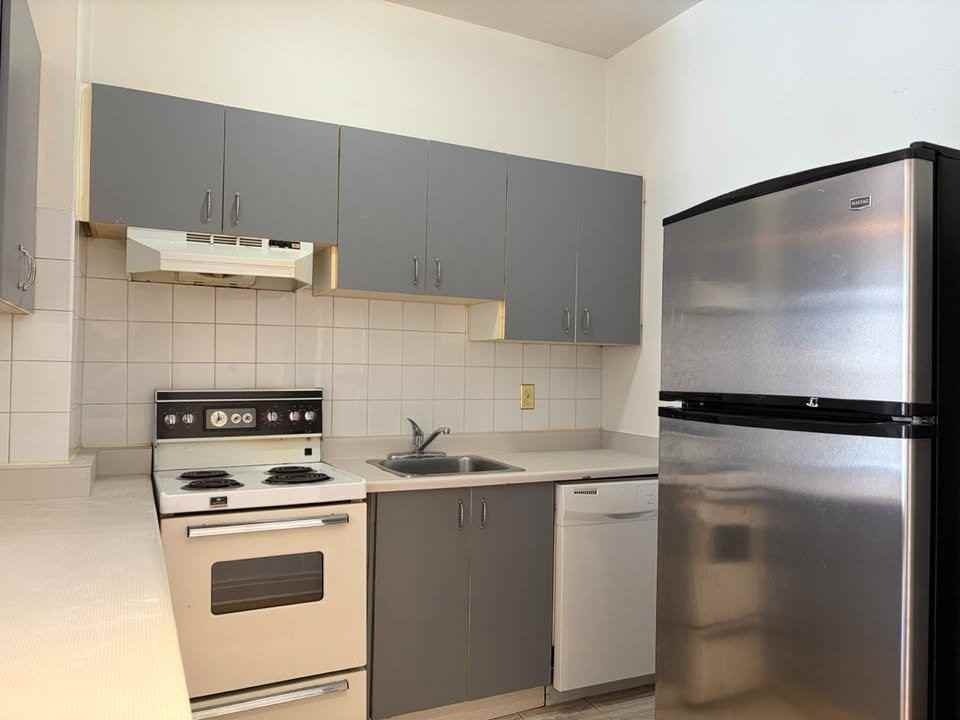 471 Brunswick Ave - Photo 7 of 10